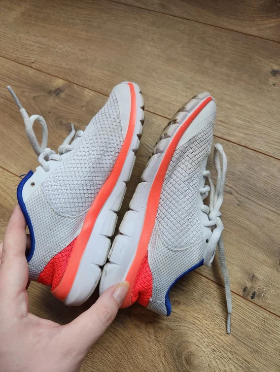 Size 2 girls champion sneakers - Picture 3 of 5